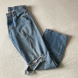 Distressed Lightwash Blue Jeans Levis